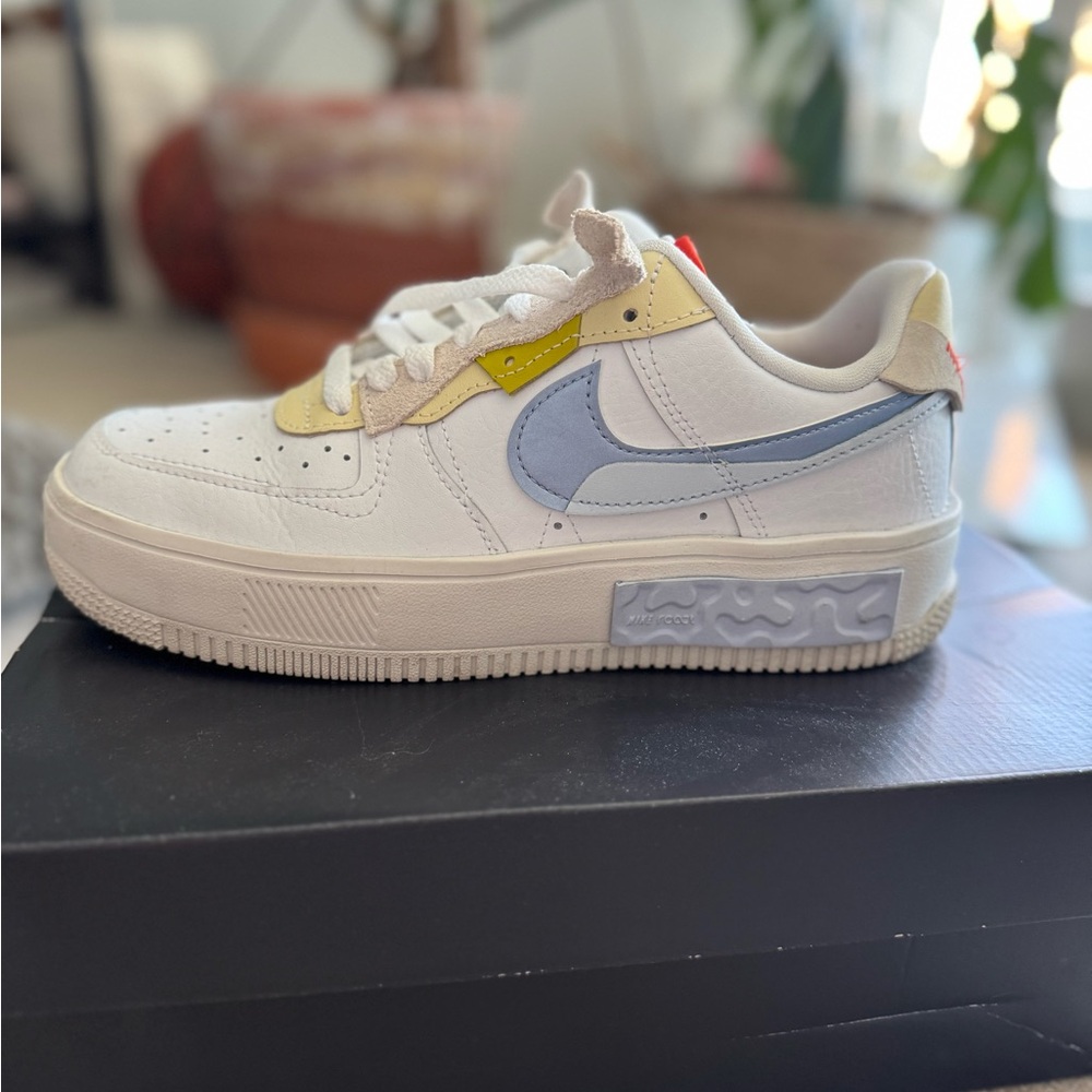 Nike women’s size 8 Air Force 1 fontanka hardly worn!